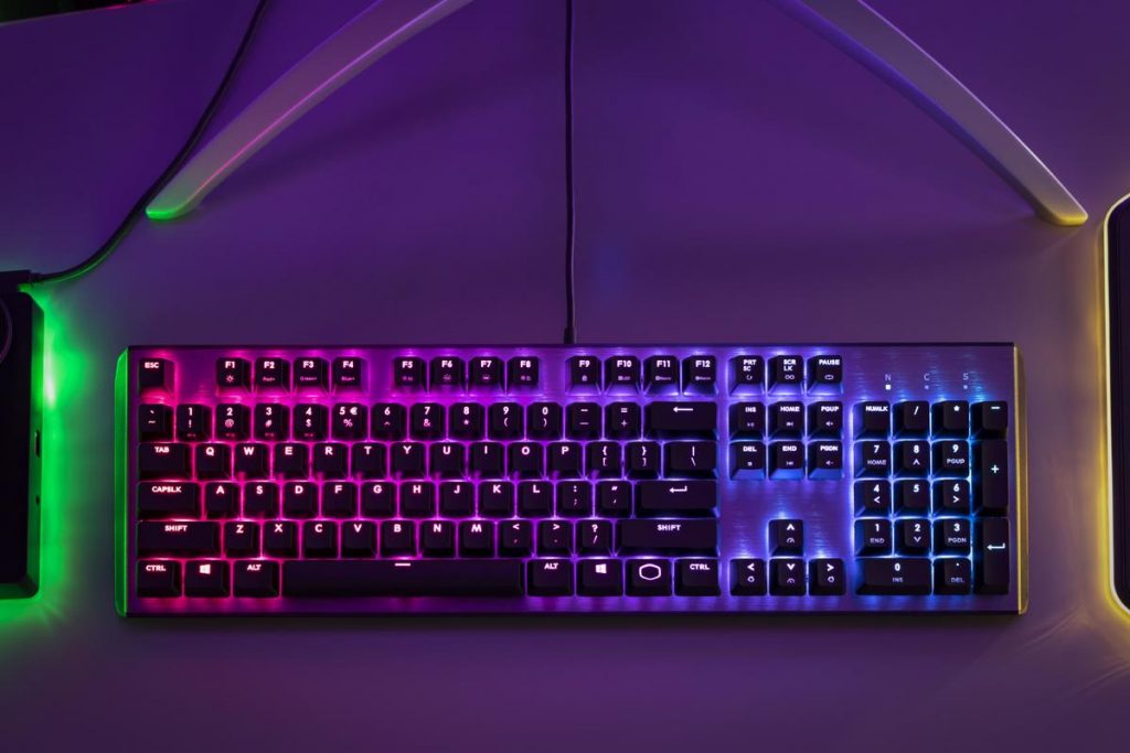 Cooler Master presenta su nuevo teclado mecánico gaming CK550